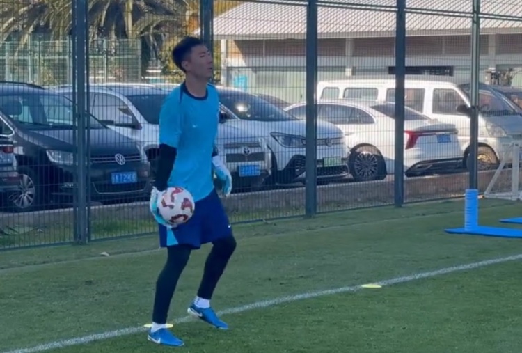 华体会app下载-方镜淇:肯定会尽我最大能力帮助球队,帮助年轻球员成长