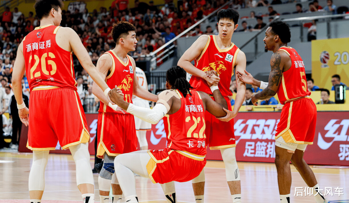 1-3！球迷怒斥广厦赢球靠裁判！大V们却盛赞4人，将矛头对准孙总
